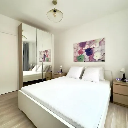Apartment Charming 4p- Eiffel Tower Face