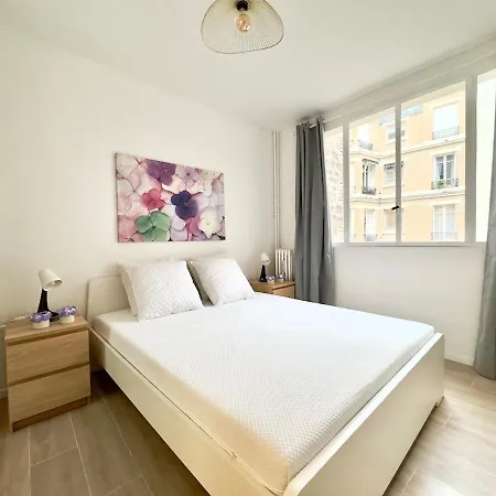Apartment Charming 4p- Eiffel Tower Face Paris