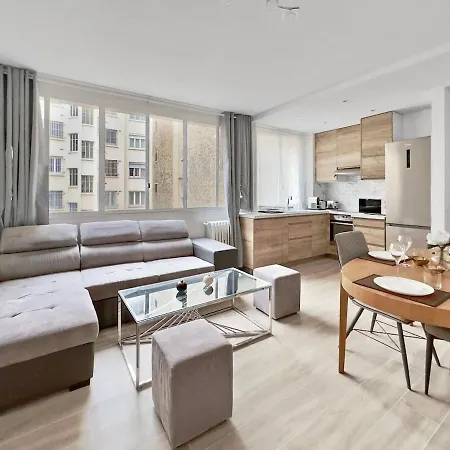 Apartment Charming 4p- Eiffel Tower Face